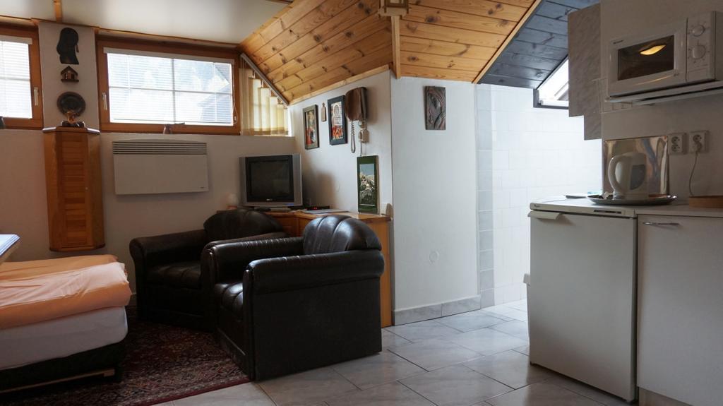 Pension Karolina Trnava Экстерьер фото